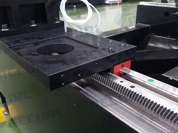 ماكينة CNC لقطع الألمنيوم بألياف الليزر 1KW IPG