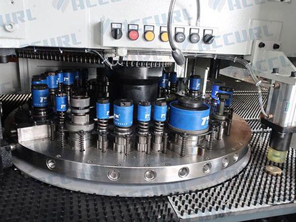 آلة التخريم CNC البرجية الهيدروليكية 30 Ton