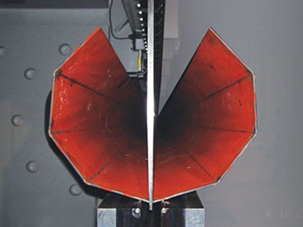 خط إنتاج أوتوماتيكي لعمود الإنارة الفولاذي 